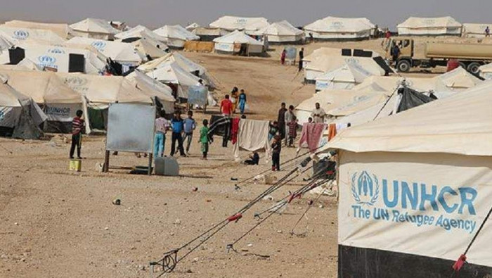 سكان مخيم الهول يصارعون للحصول...