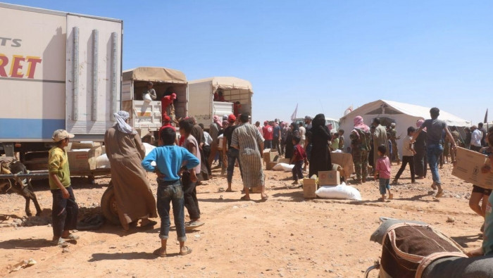 روسيا توزع مساعدات بدرعا وتجوع...