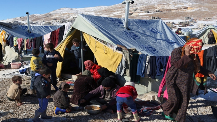 وفاة طفل وإصابة العشرات بتسمم...