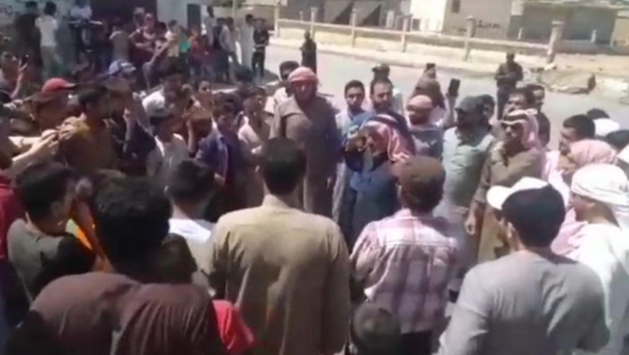 مظاهرة في الرقة نصرة لإدلب وتن...