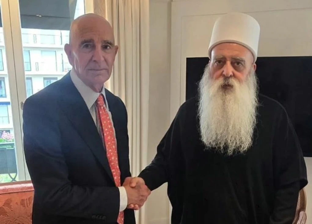 في باريس.. "باراك" يجتمع بموفّ...