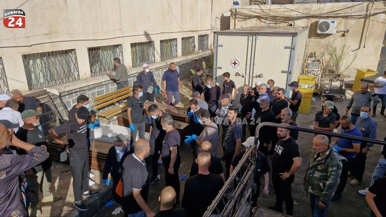 السويداء تشيع 16 قتيلاً بعد إع...