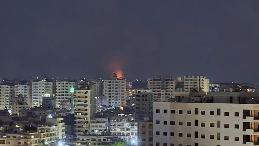 غارات إسرائيلية تستهدف مواقع ع...