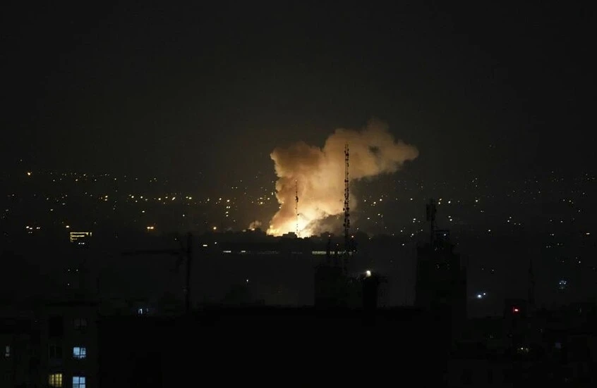 الدفاعات الإسرائيلية تسقط مسيّ...