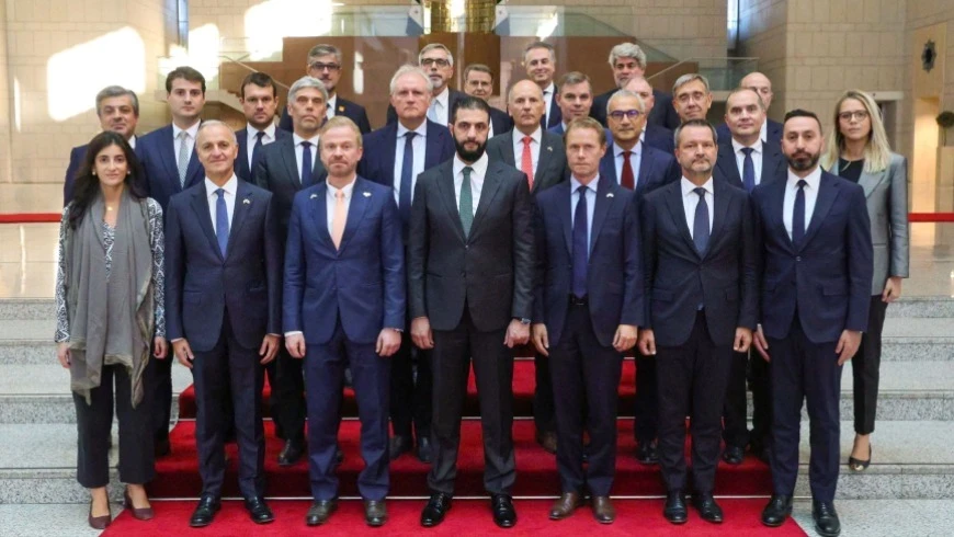 الشرع يبحث مع وفد من رجال الأع...