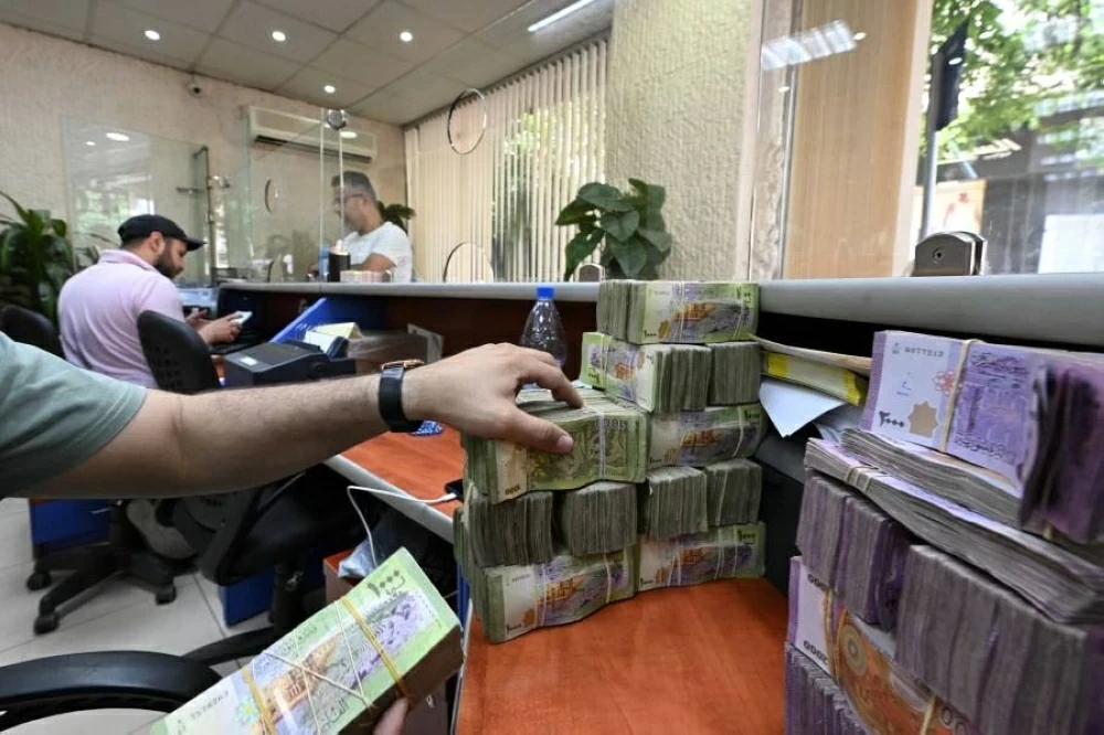 الدولار يواصل صعوده أمام اللير...