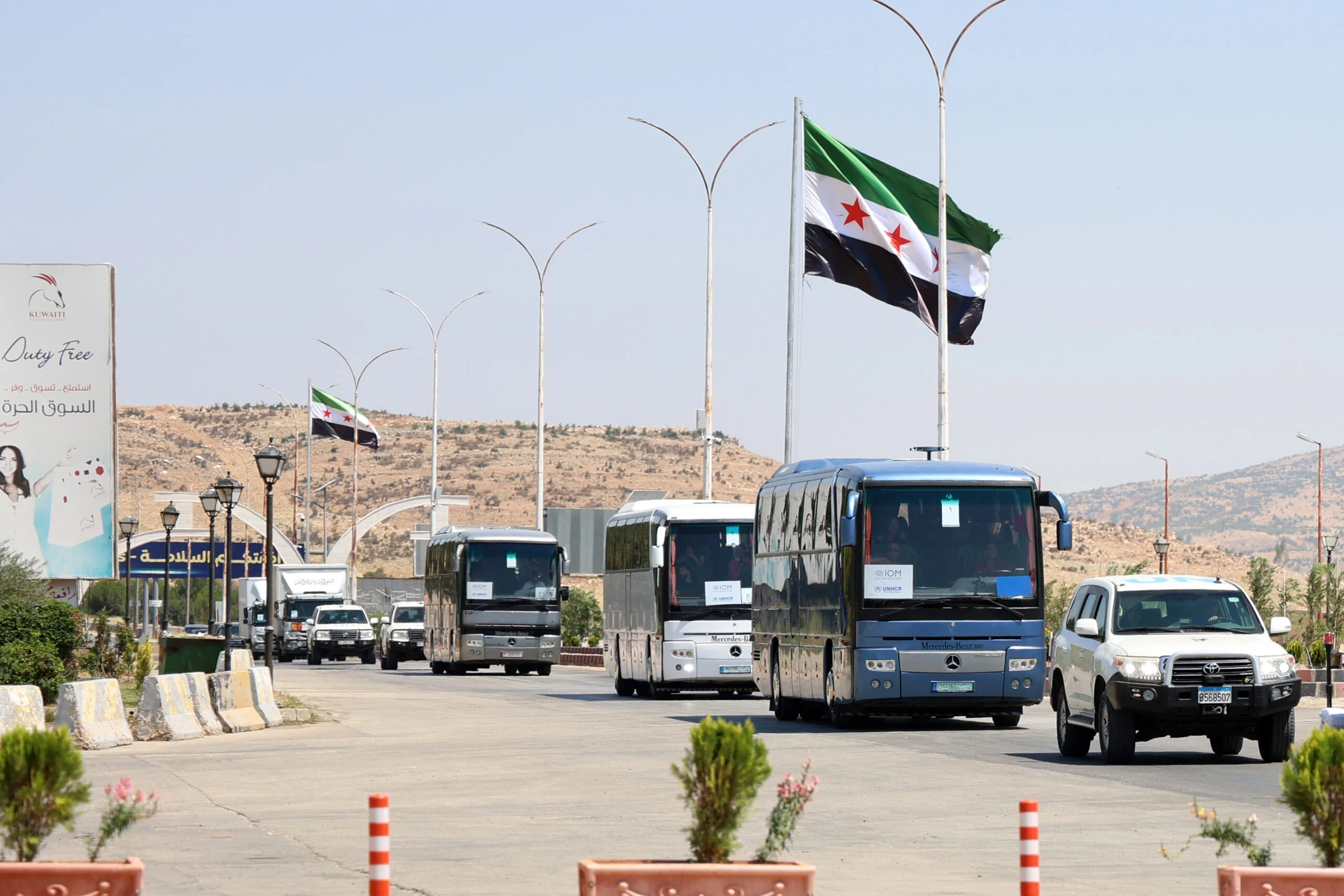 آلاف السوريين عادوا من لبنان م...