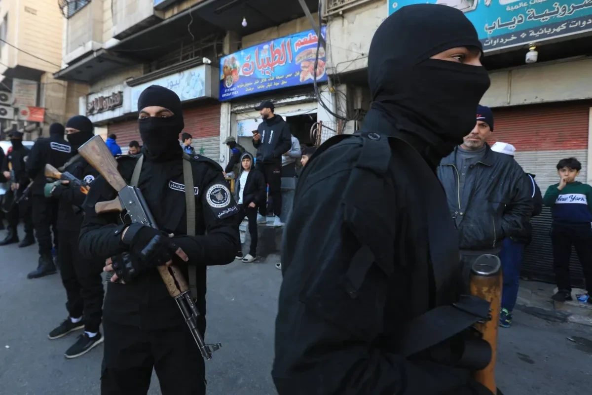 قوى الأمن الداخلي تطيح بعصابة...