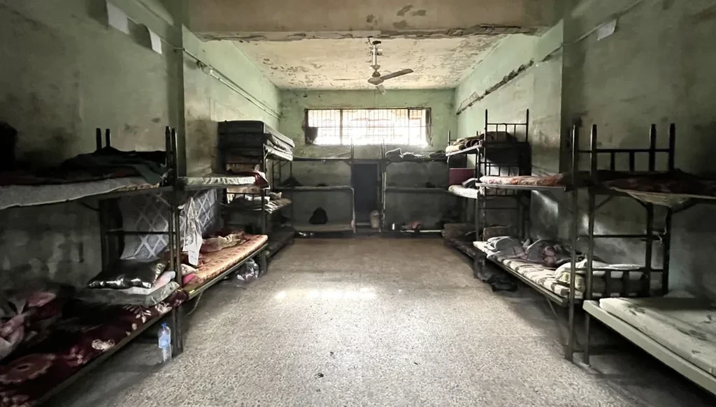 رويترز: سجون الأسد تعيد فتح أب...