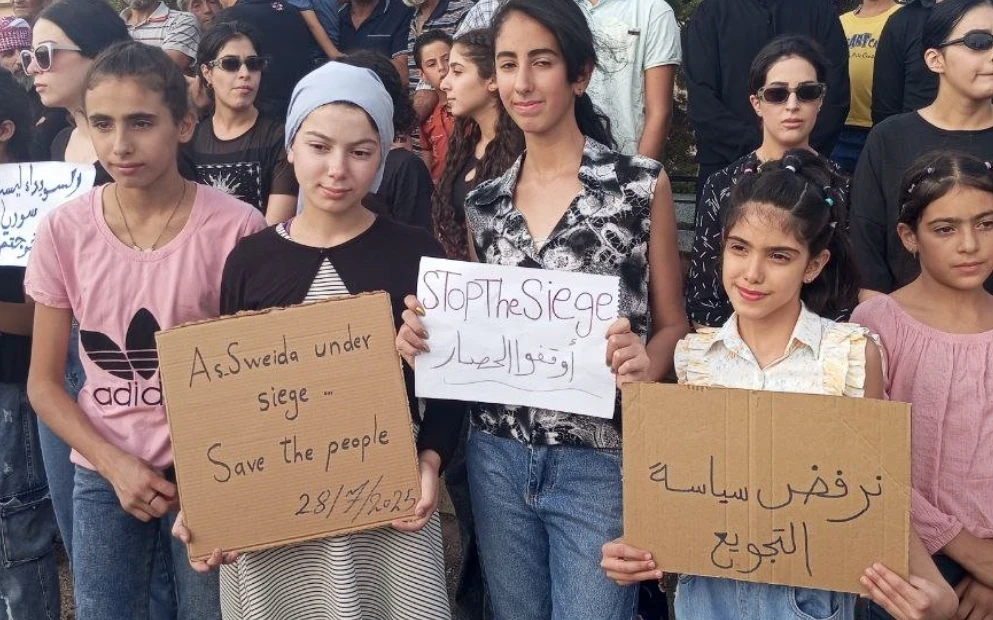 نقص حاد في الطحين والمياه والم...