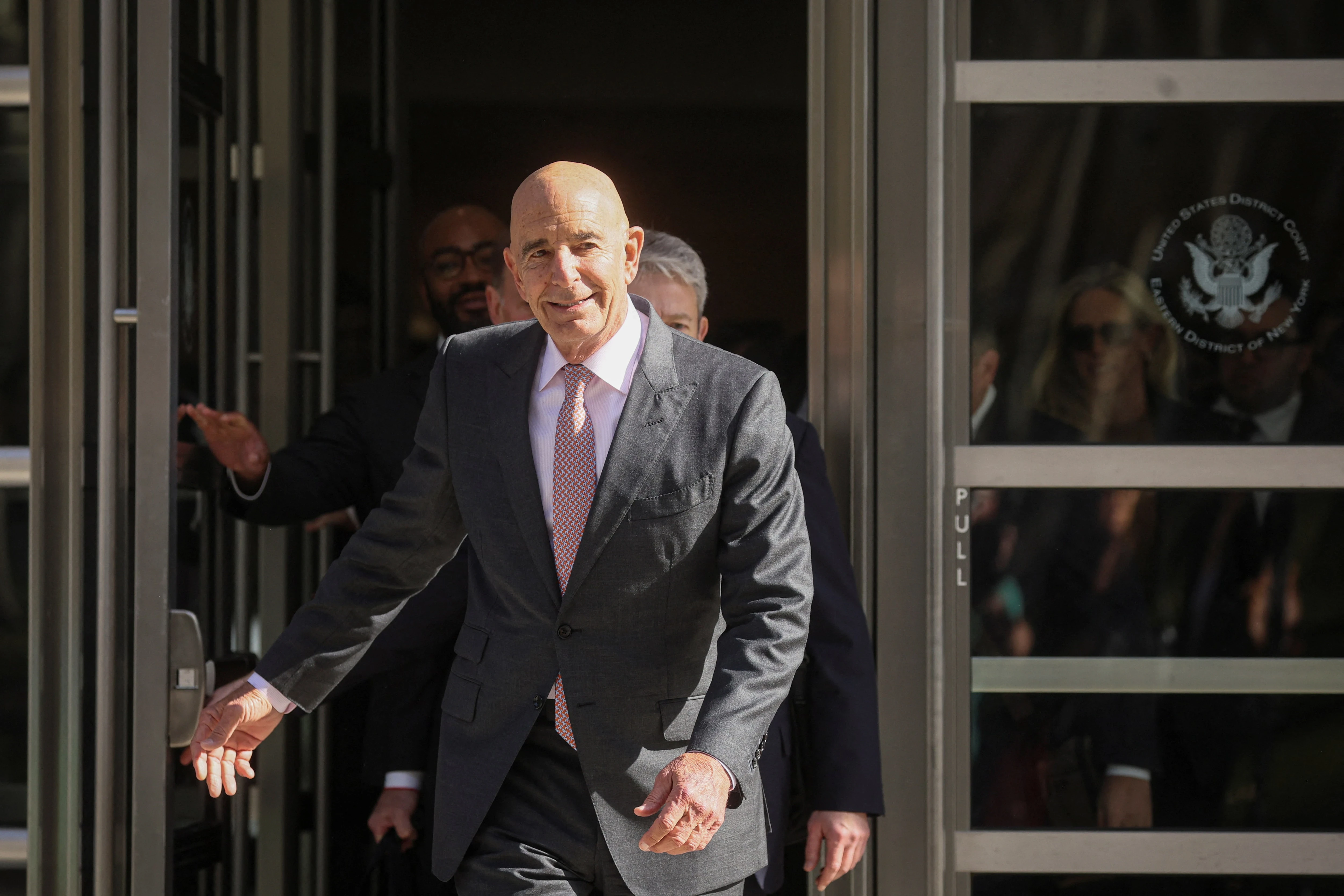 المبعوث الأمريكي يوجه انتقادات...