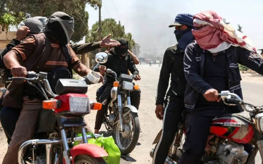 مقاتلو العشائر يواصلون هجماتهم...