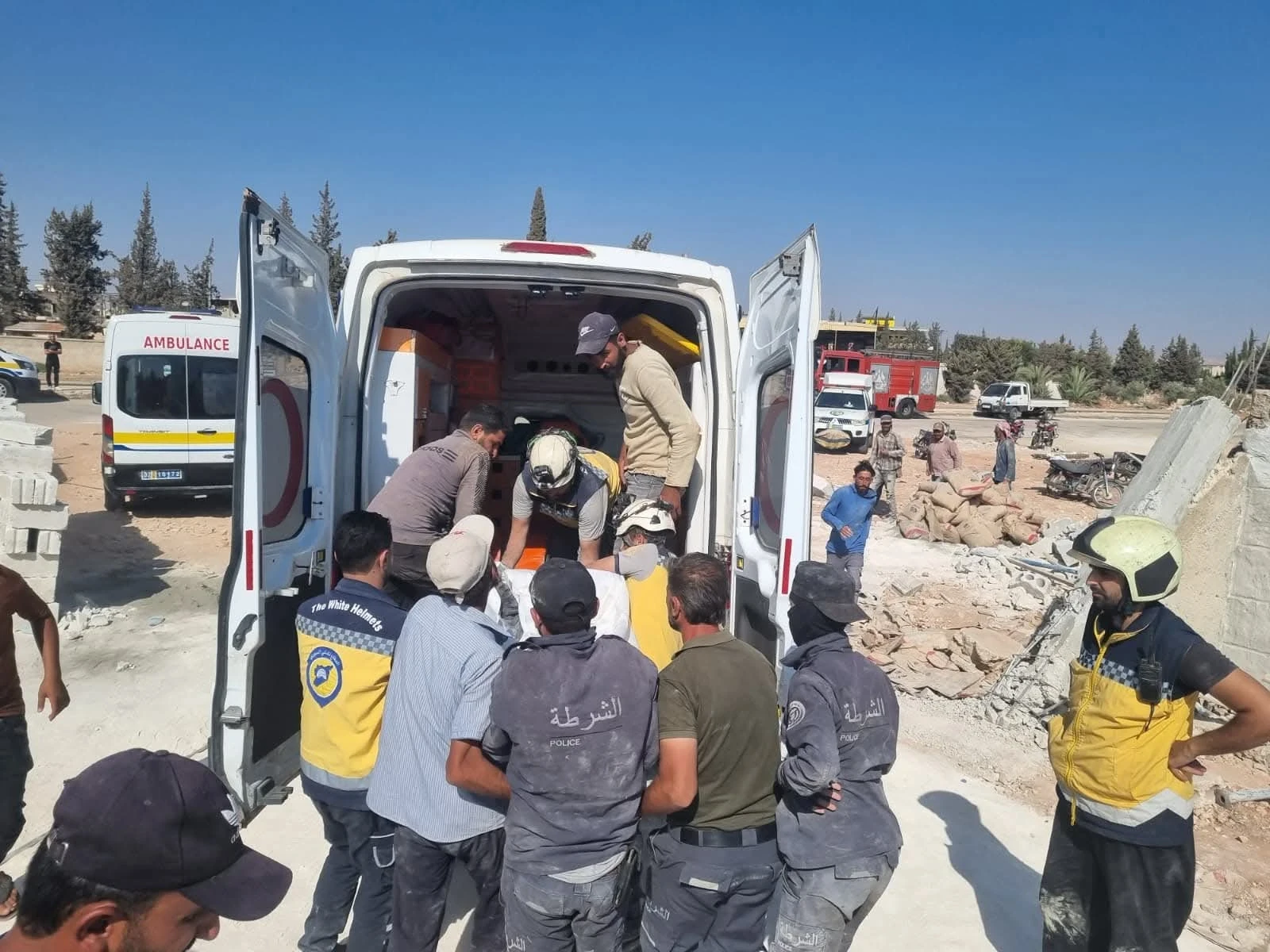 ضحايا بانهيار مبنى سكني قيد ال...