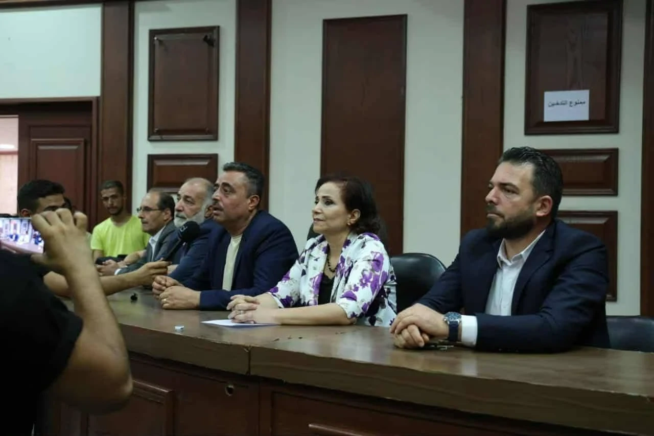 اللجنة القانونية العليا في الس...