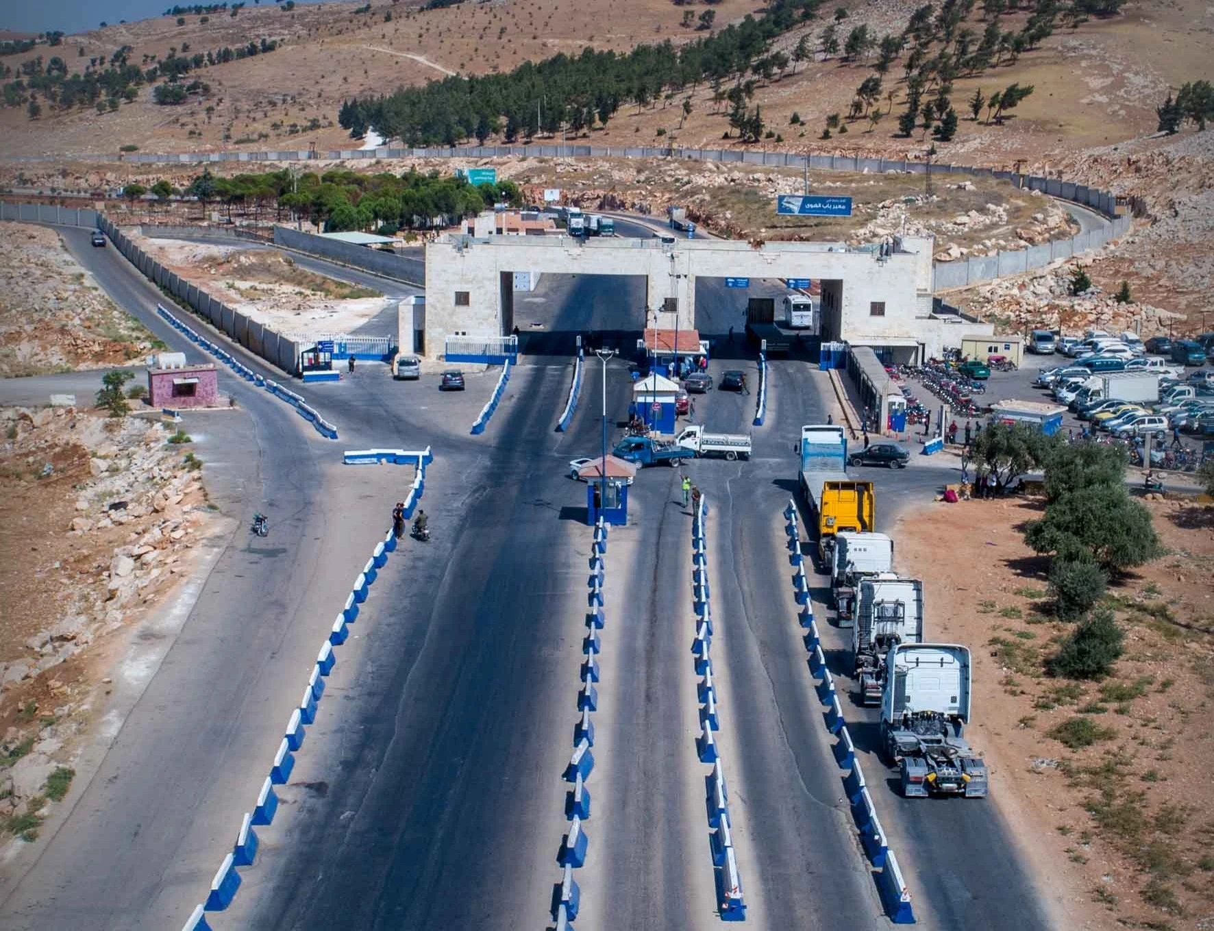 آلية جديدة لعبور السوريين المغ...