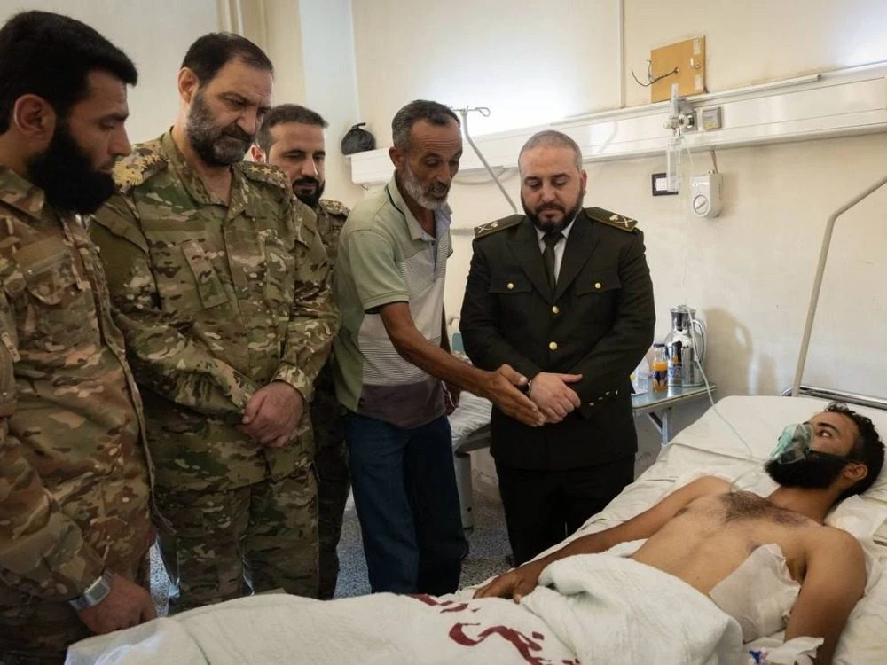 وزيران سوريان يتفقدان جرحى الج...