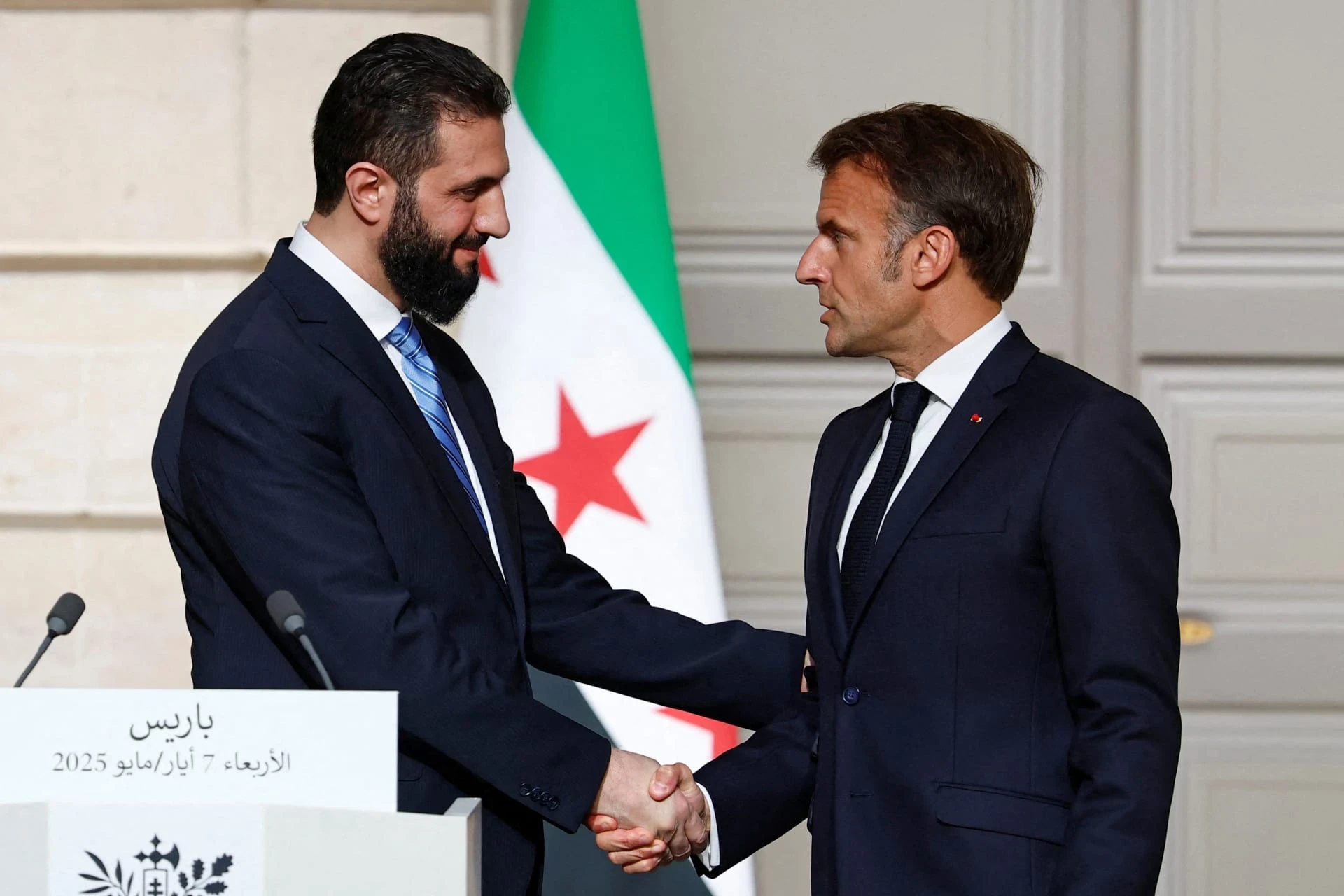 "ماكرون" يدعو "الشرع" إلى حماي...