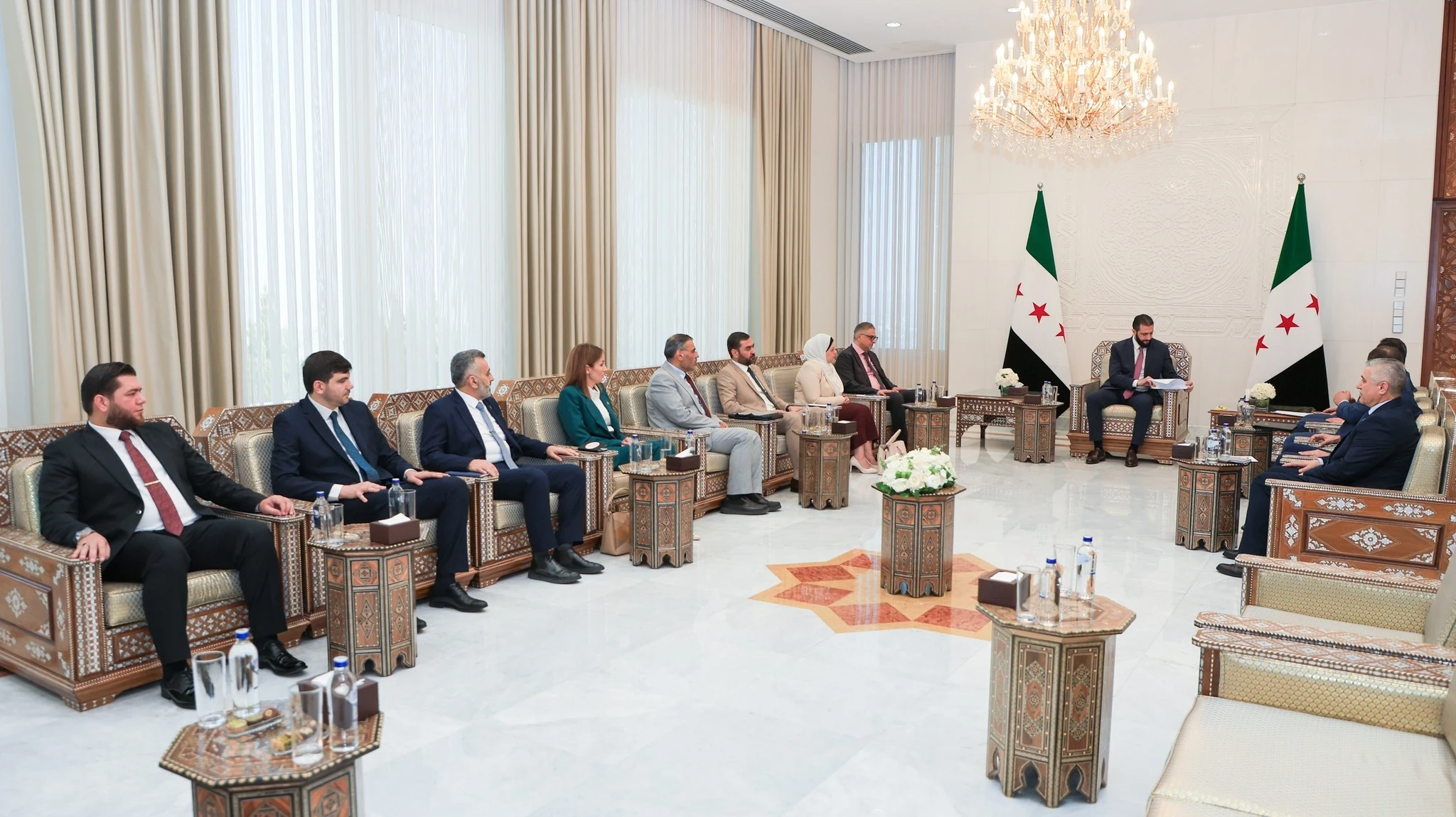 الرئيس السوري يتسلّم النظام ال...