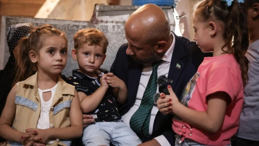 وزير الطوارئ يزور عائلة حمزة ا...