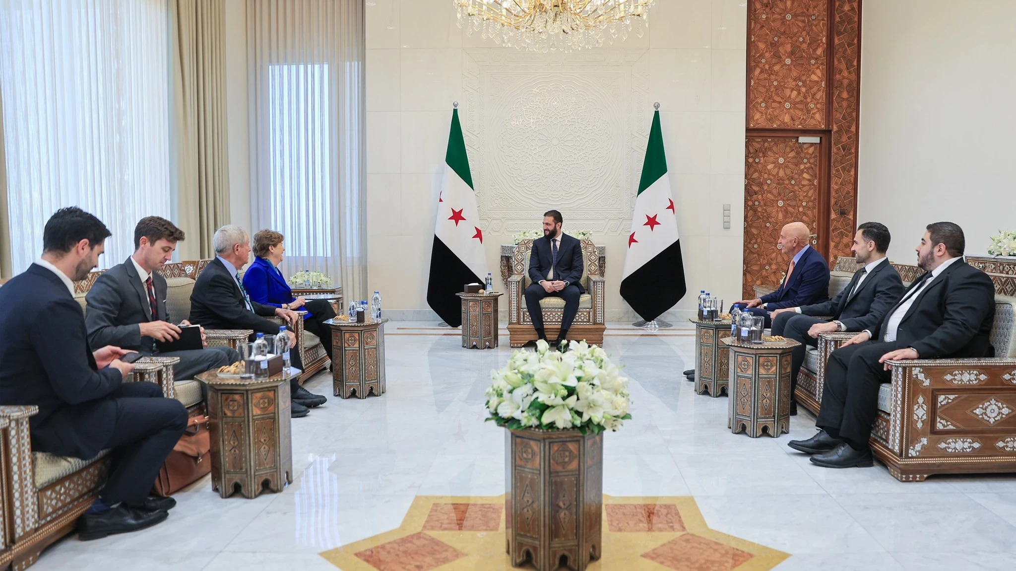 "الشرع" يستقبل وفداً أمريكياً...