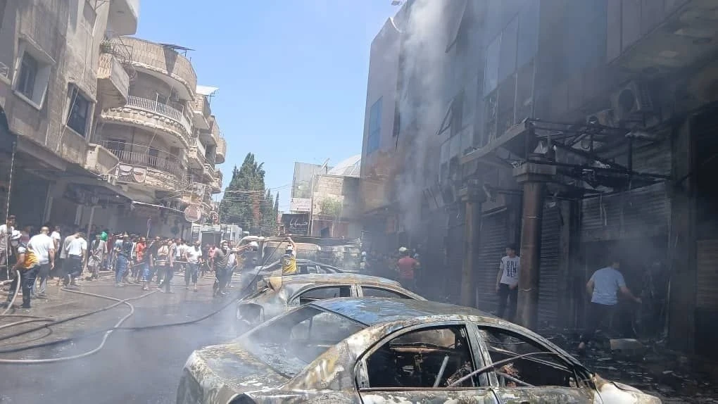 حريق يلتهم 6 سيارات و11 محلاً...