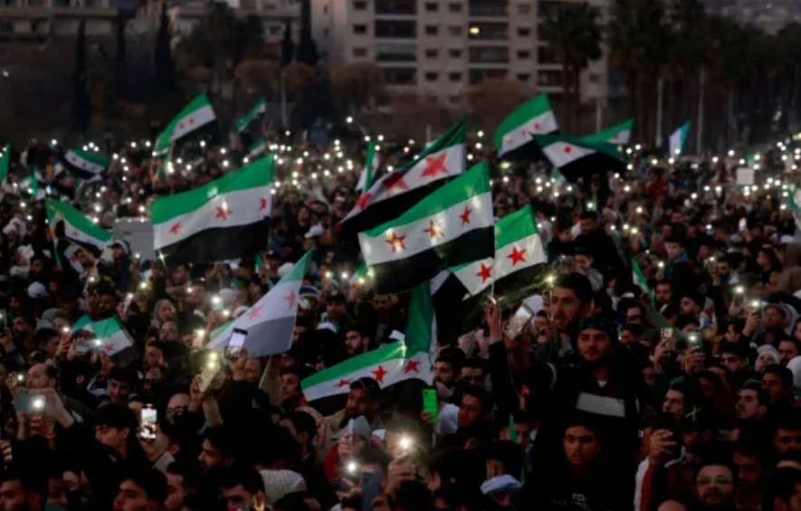 الرئيس الأمريكي يوقع أمراً تنف...