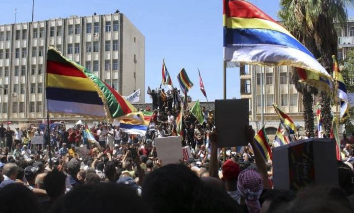 بالآلاف.. أهالي السويداء يتظاهرون للمطالب بالتغيير السلمي في سوريا 